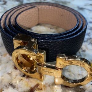 Women Salvatore Ferragamo belt!
